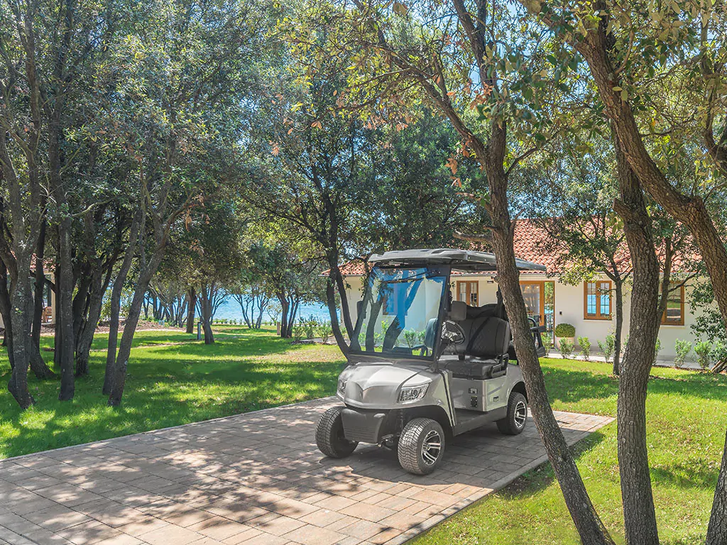 camping-mon-perin-beach-front-villa-porto-bus-exterior-sea-view-2