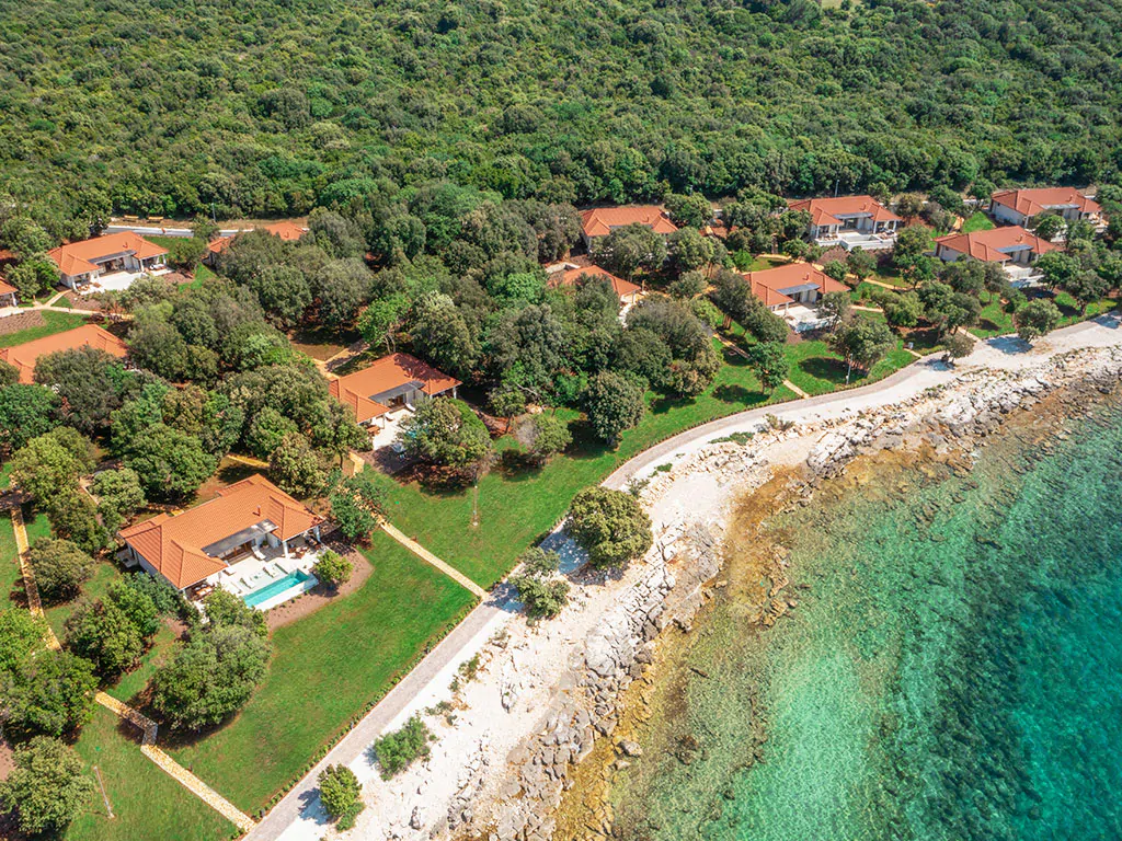 camping-mon-perin-beach-front-villa-porto-bus-exterior-sky-view