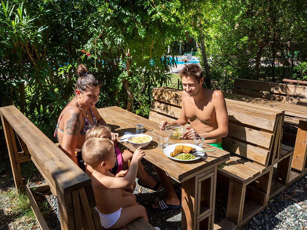 camping-montescudaio-restaurant