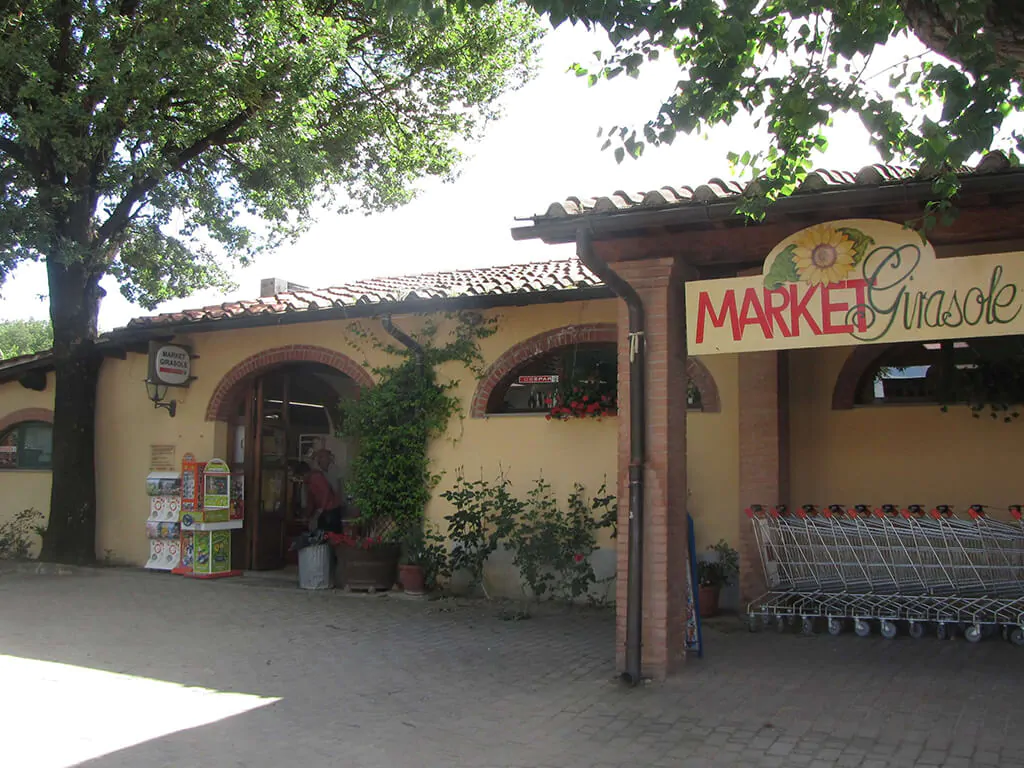 camping-norcenni-market-2
