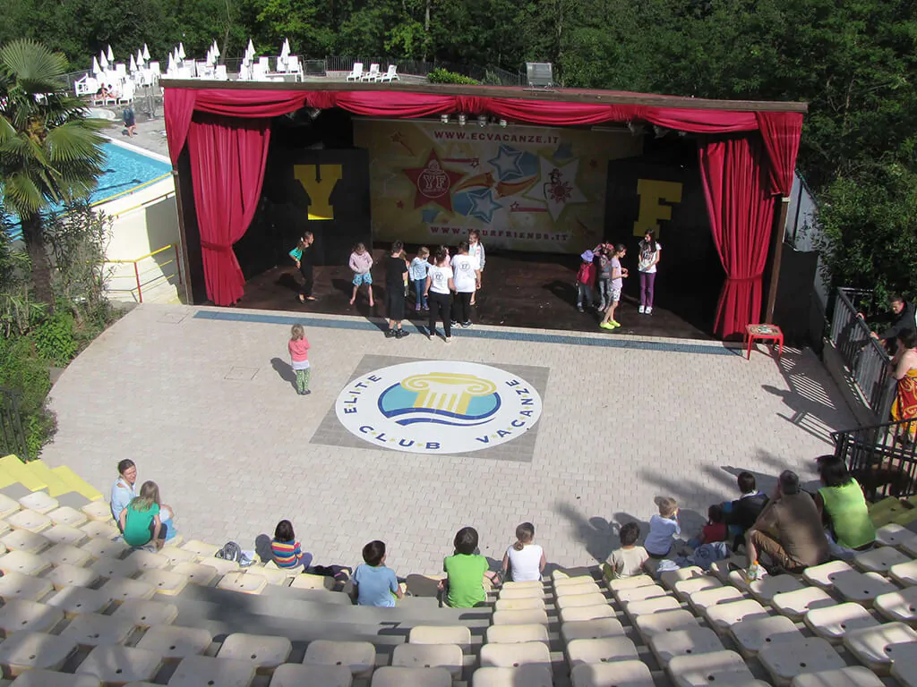 camping-norcenni-theatre-2