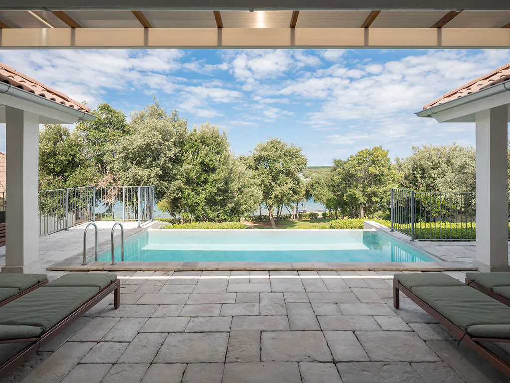 camping-resort-mon-perin-beach-front-exterior-pool