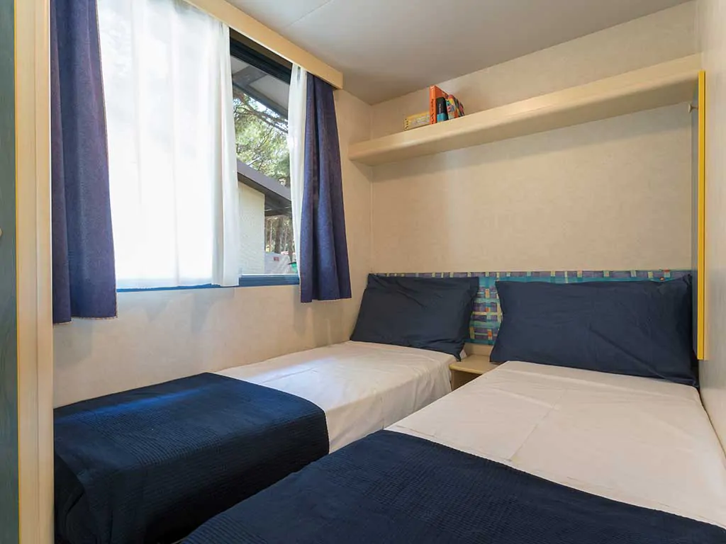 camping-roma-capitol-mobile-homes-baia-blu-bedroom