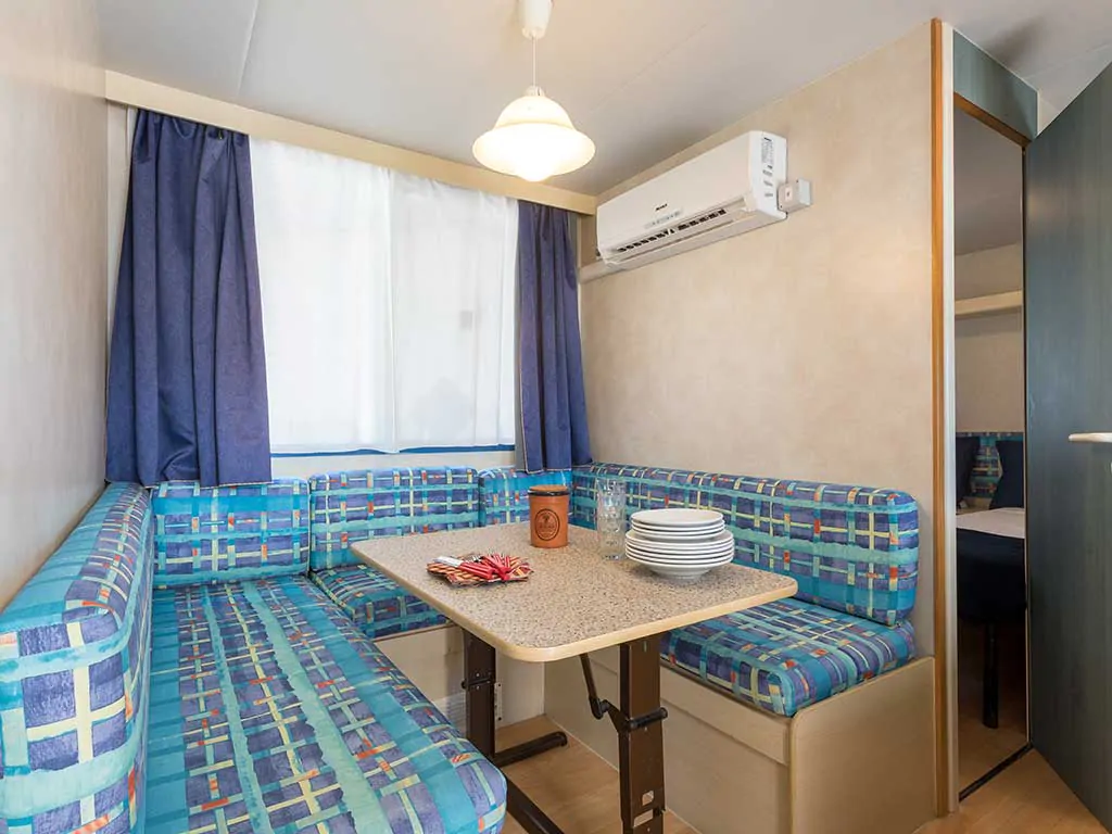 camping-roma-capitol-mobile-homes-baia-blu-dinning-room