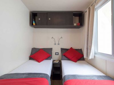 camping-roma-capitol-mobile-homes-baia-relax-bedroom-2