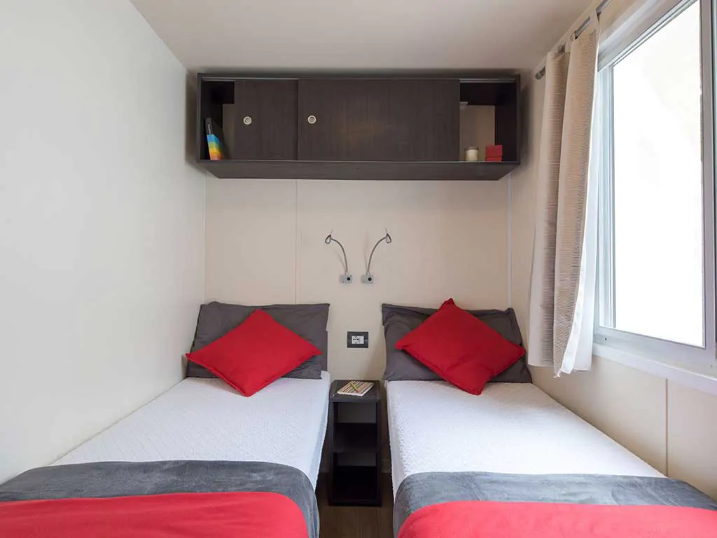 camping-roma-capitol-mobile-homes-baia-relax-bedroom