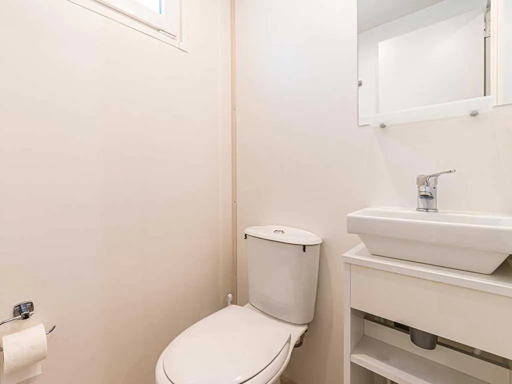 camping-roma-capitol-mobile-homes-baia-sardinia-bathroom-i