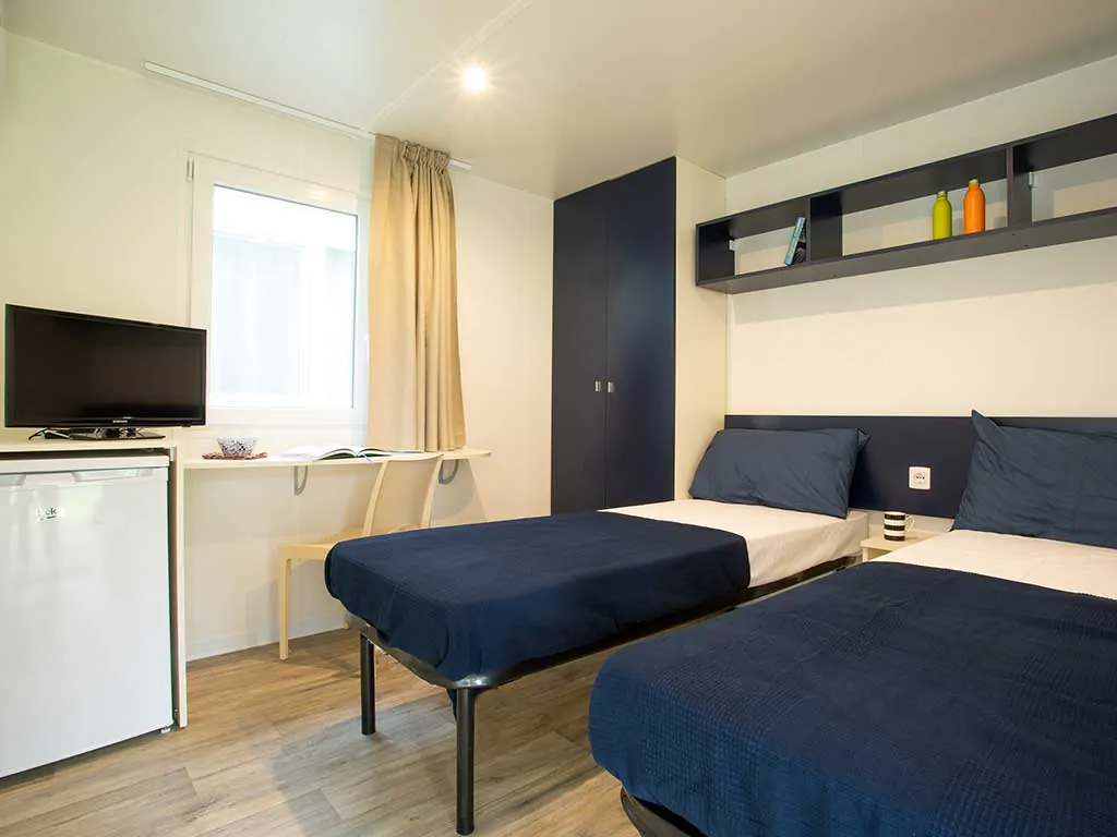 camping-roma-capitol-mobile-homes-blu-resort-bedroom