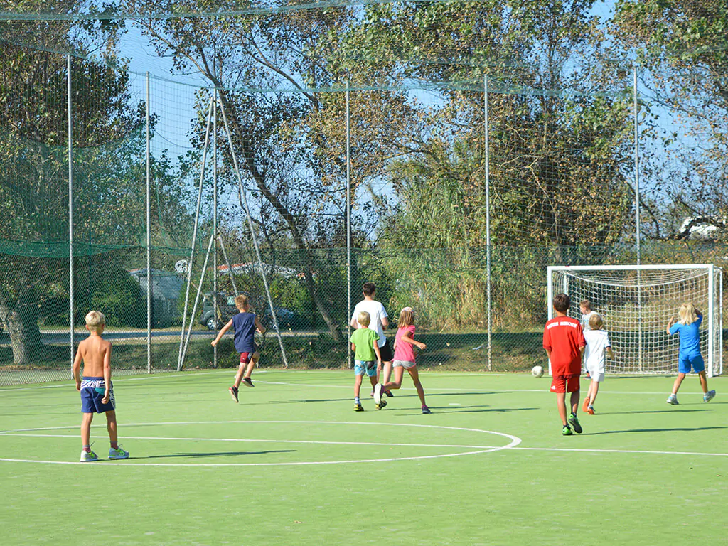 camping-rosapineta-football-pitch-3