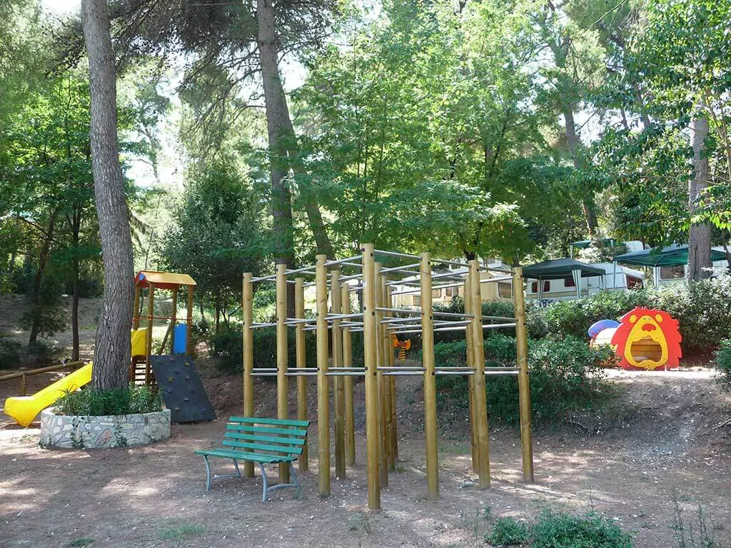 camping-san-menaio-playground
