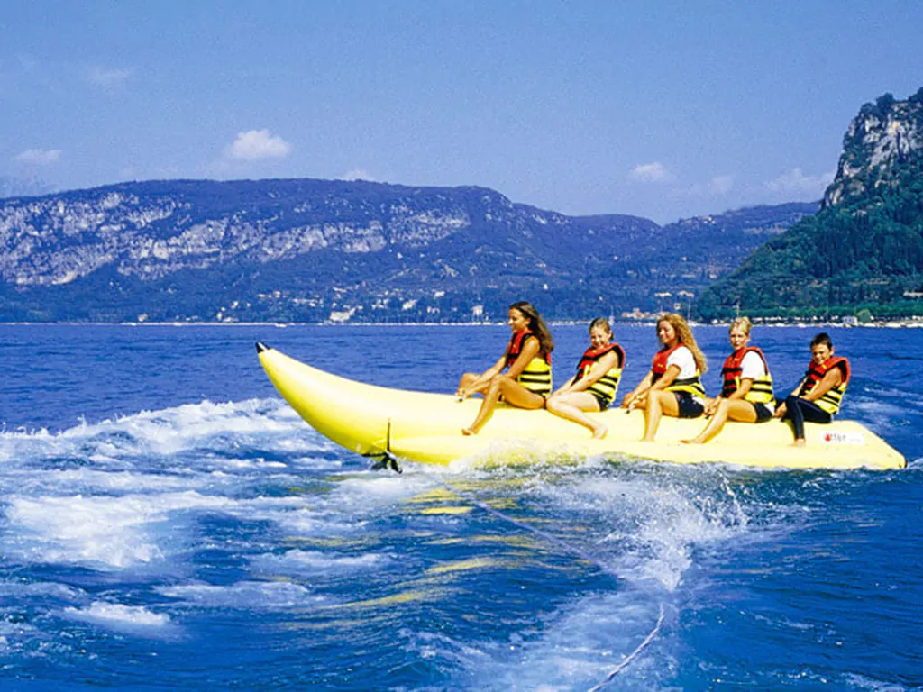 camping-serenella-banana-boat