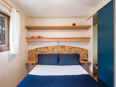 camping-village-baia-blu-la-tortuga-mobile-home-baia-comfort-bedroom