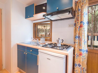 camping-village-baia-blu-la-tortuga-mobile-home-baia-comfort-kitchen