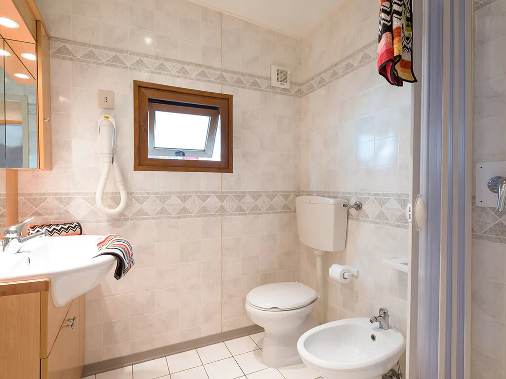 camping-village-baia-blu-la-tortuga-mobile-home-baia-lux-bedroom-2