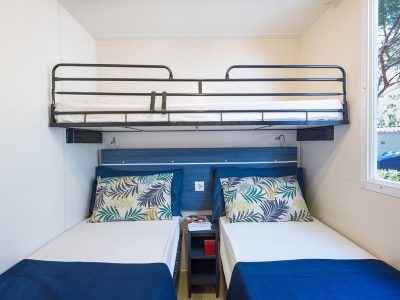 camping-village-baia-blu-la-tortuga-mobile-home-blu-romantic-bedroom