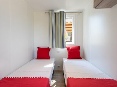 camping-village-cavallino-mobile-home-baia-classic-new-bedroom-2