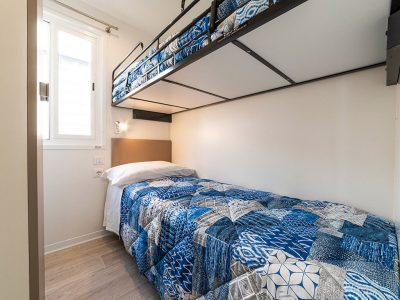 camping-village-cavallino-mobile-home-baia-revolution-bedroom-2