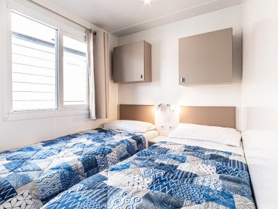camping-village-cavallino-mobile-home-baia-revolution-bedroom