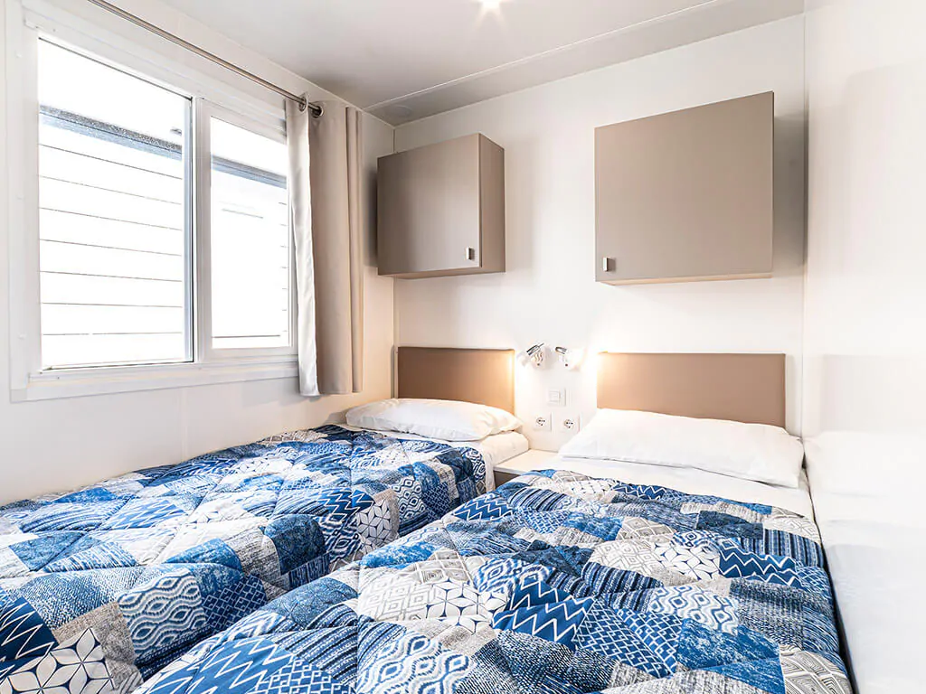 camping-village-cavallino-mobile-home-baia-revolution-bedroom