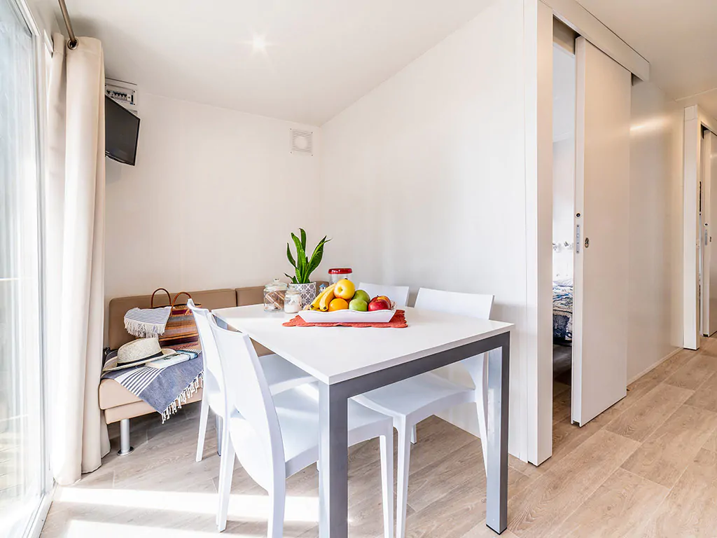 camping-village-cavallino-mobile-home-baia-revolution-interior