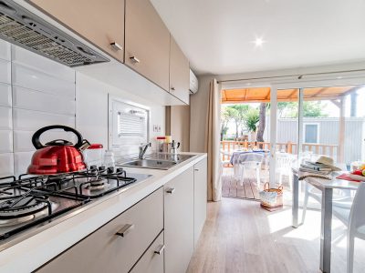 camping-village-cavallino-mobile-home-baia-revolution-kitchen