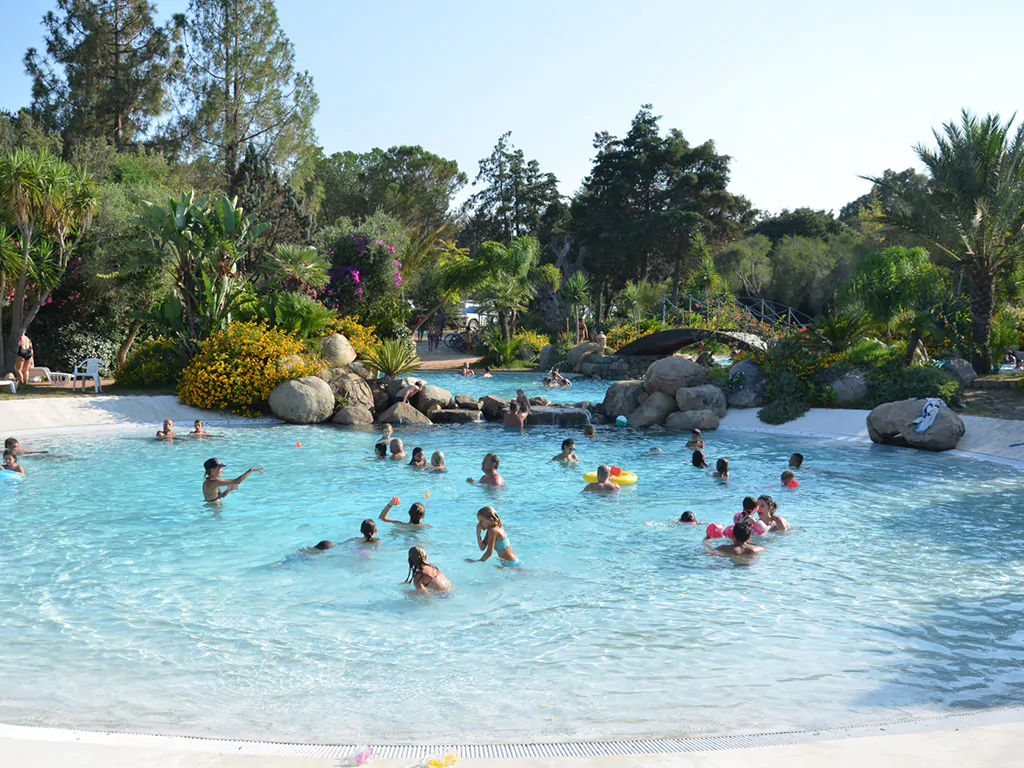 camping-village-l-ultima-spiaggia-pool-swimmers