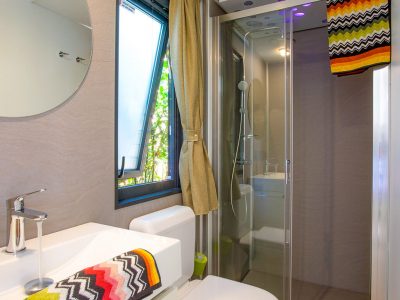 camping-village-piccola-gardiola-mobile-home-baia-new-project-bathroom
