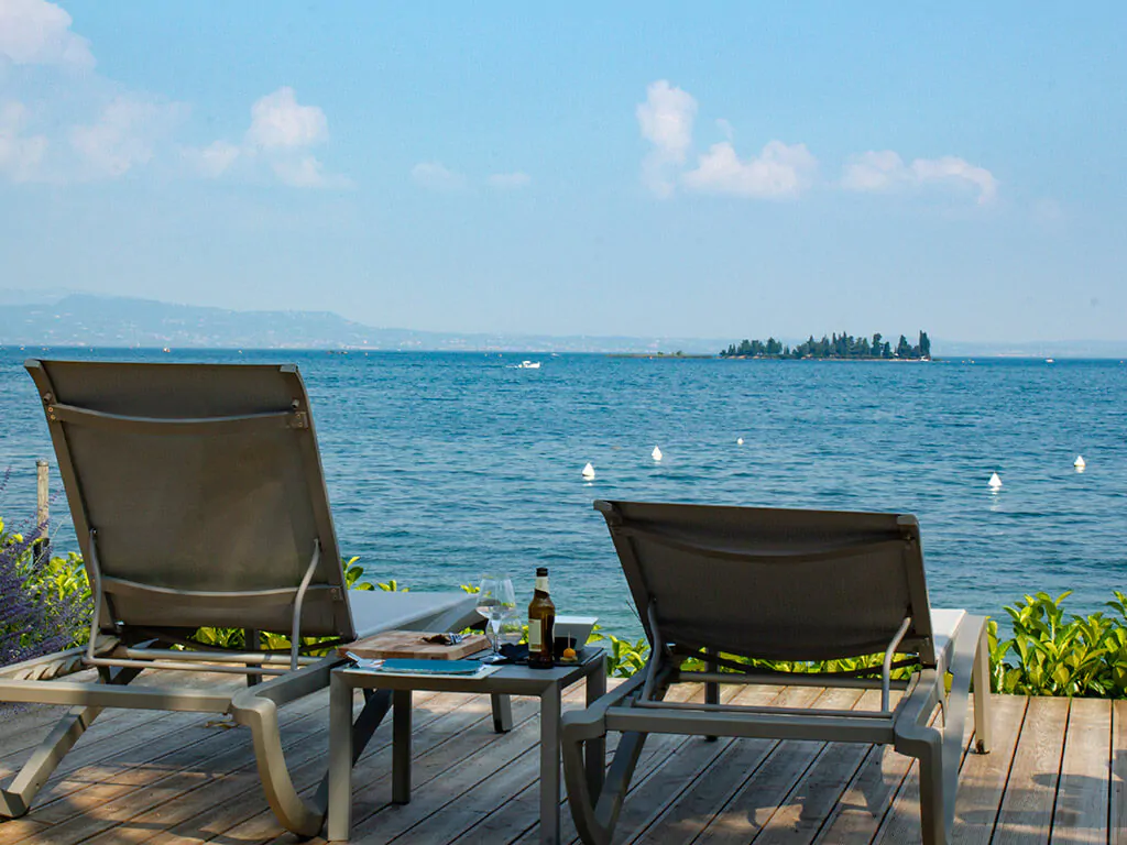 camping-village-piccola-gardiola-sunbeds-2