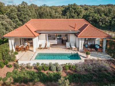 campsite-mon-perin-porto-bus-beachside-villa-exterior-view-from-above