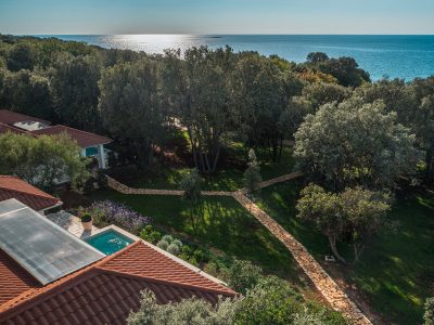 campsite-mon-perin-porto-bus-beachside-villa-view-from-above