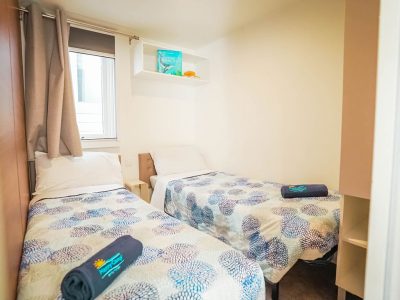 happy-premium-suite-interier-single-beds