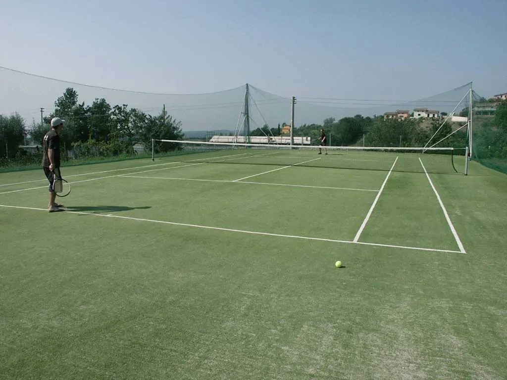 i-pini-family-park-tennis-field