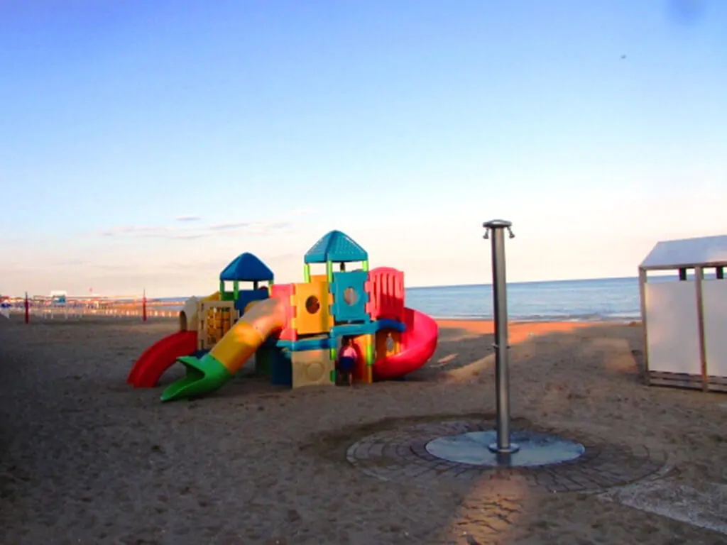 italy-camping-village-beach-playground