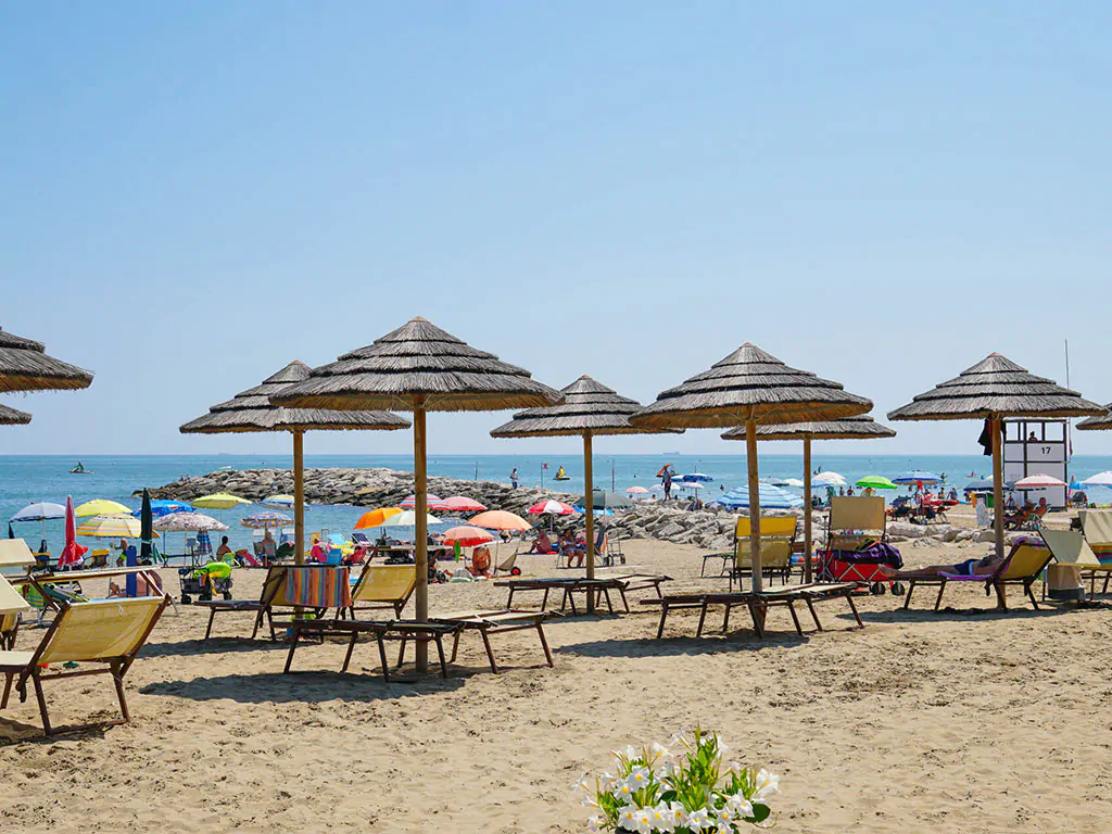 italy-camping-village-beach-sunbeds