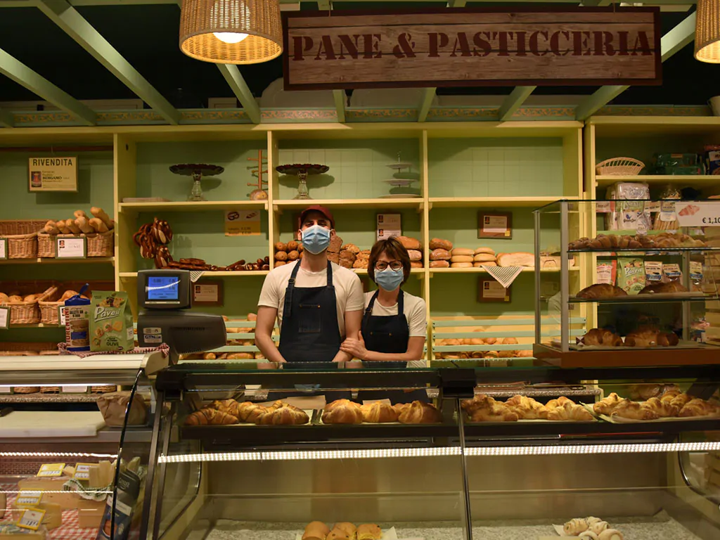 italy-camping-village-bread-shop