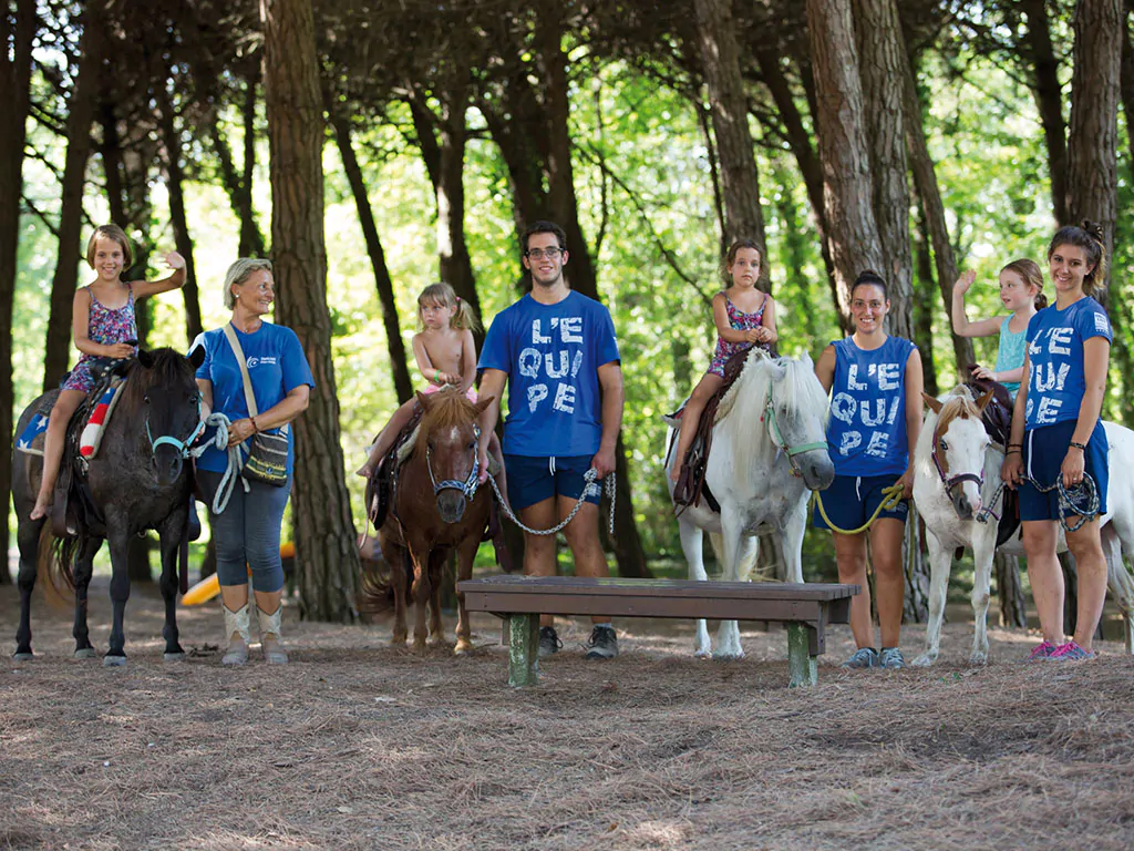 italy-camping-village-horse