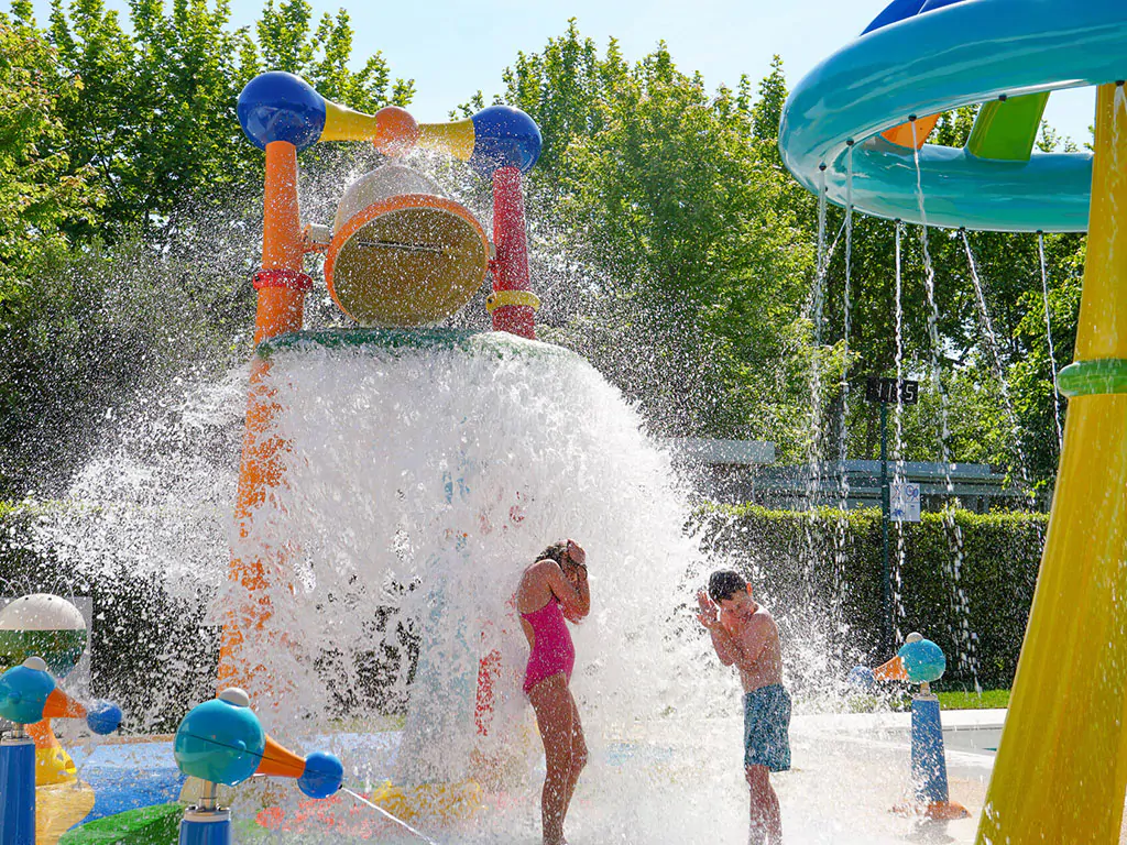 italy-camping-village-water-splash