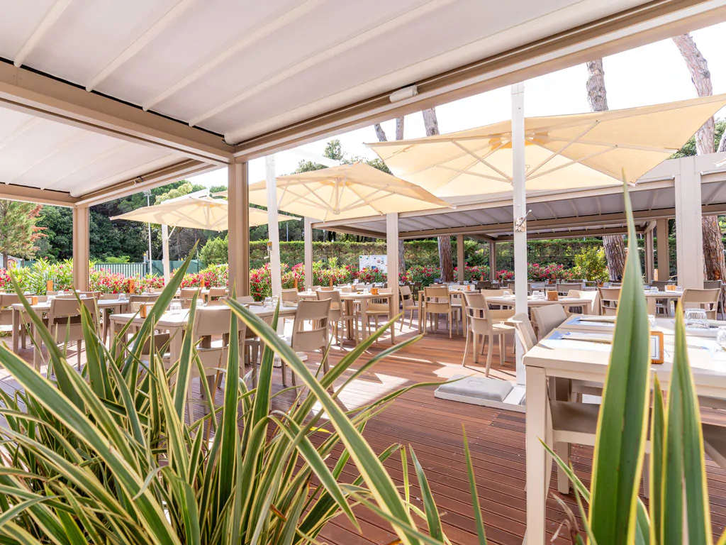 jesolo-family-resort-restaurant-terrace