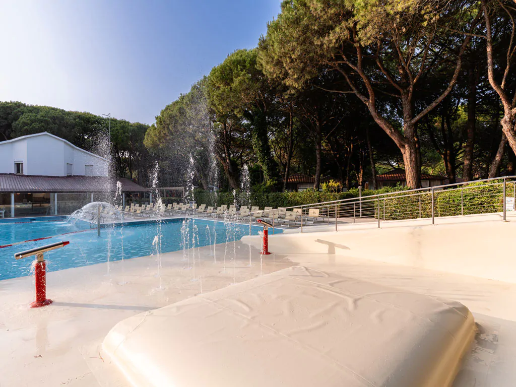 jesolo-family-resort-slide-pool