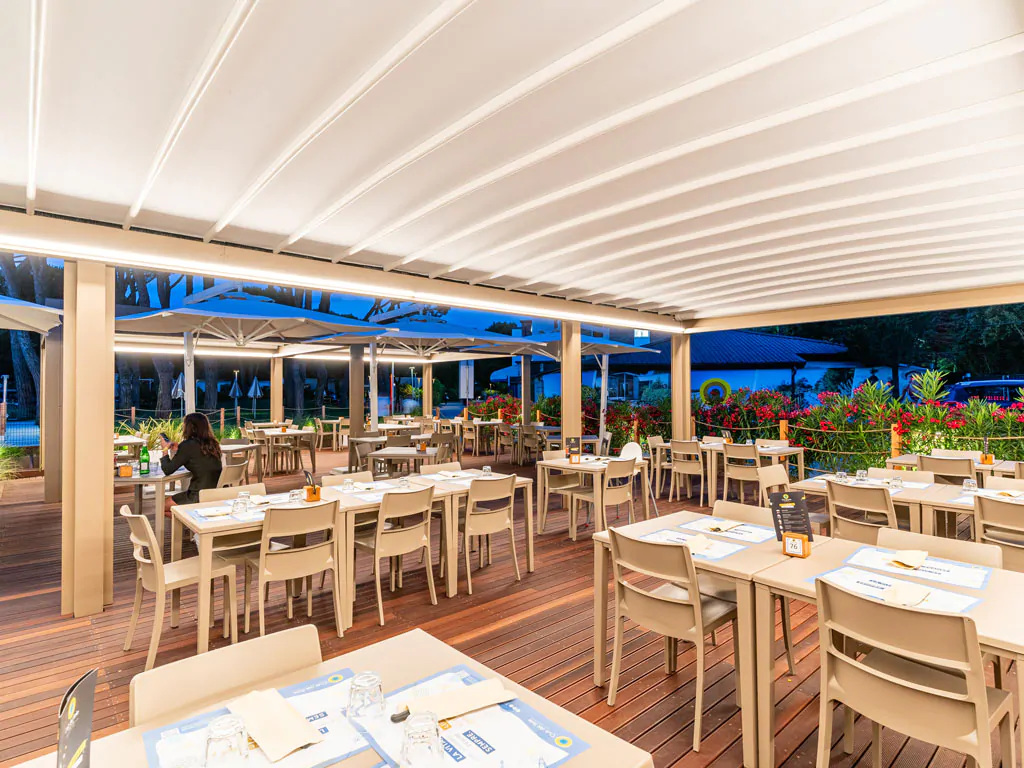 jesolo-mare-familiy-village-restoran-terrace-iii