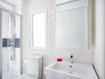 marina-premium-camping-resort-premium-seaside-seaside-bathroom-2