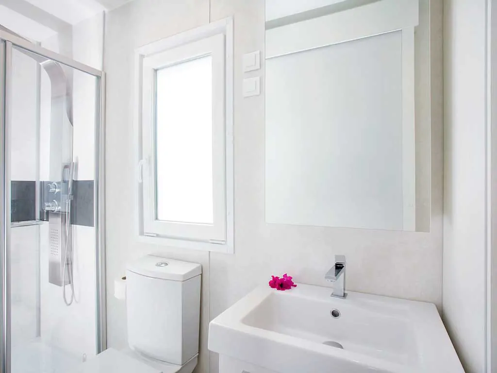 marina-premium-camping-resort-premium-seaside-seaside-bathroom-2