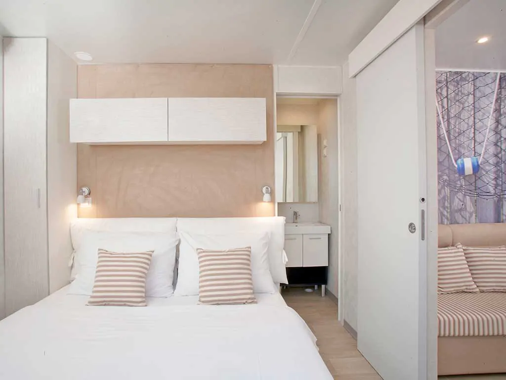 marina-premium-camping-resort-premium-seaside-seaside-bedroom-3