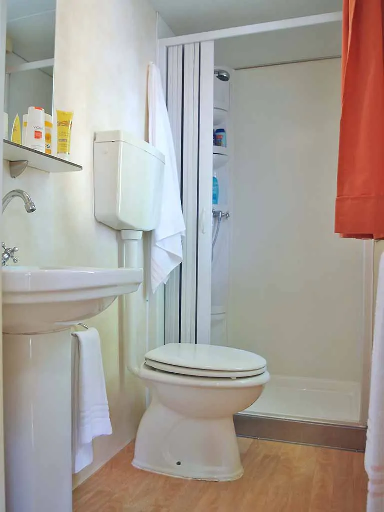 mobile-home-happy-classic-bathroom-3