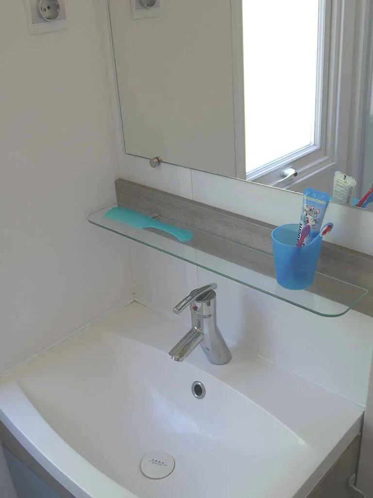 mobile-home-happy-comfort-bathroom-sink-4