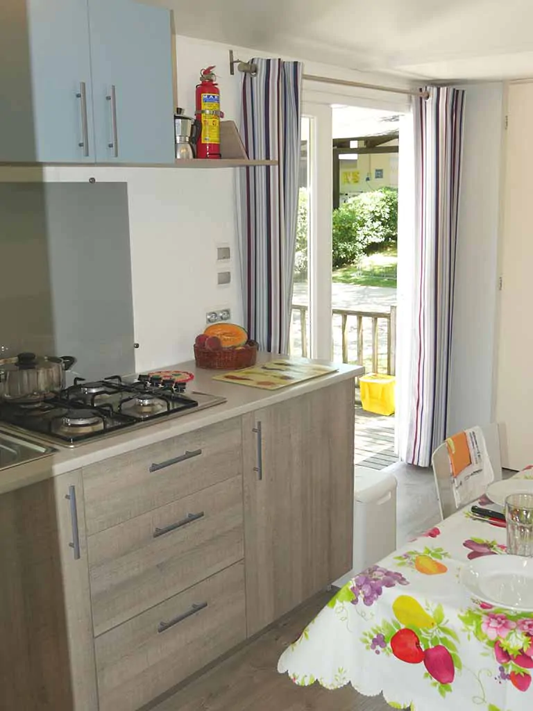 mobile-home-happy-comfort-kitchen-2-4