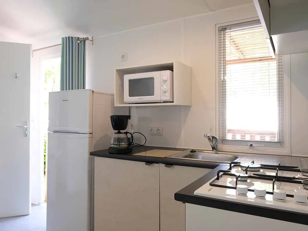 mobile-home-happy-premium-kitchen-7