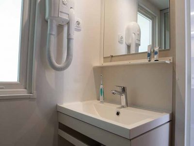 mobile-home-happy-premium-suite-bathroom-sink-2