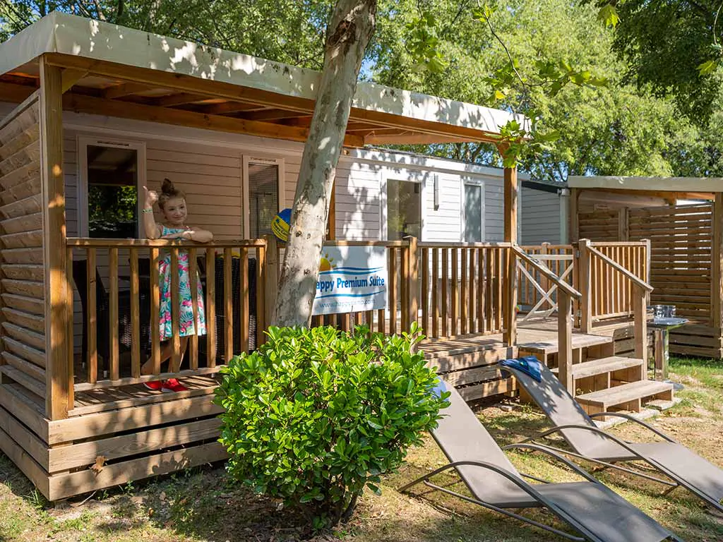 mobile-home-happy-premium-suite-exterior-8-3