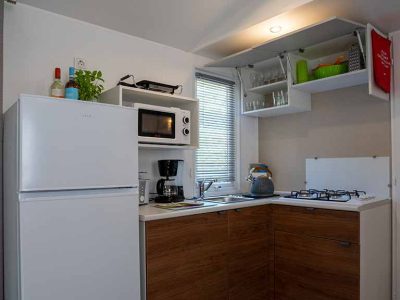 mobile-home-happy-premium-suite-kitchen-3